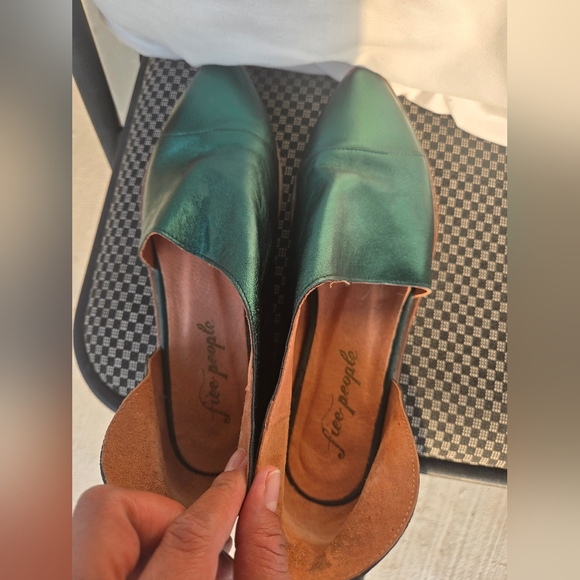 Free People Metallic Green Loafers New - Picture 4 of 6
